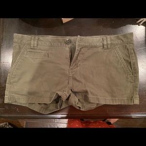Express shorts in Olive